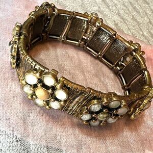 Vintage Gold Tone Faux Pearl Stretch Bracelet 7.25"